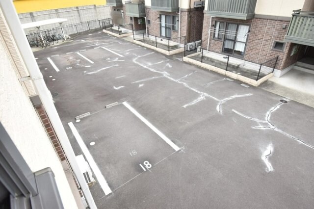 物件外観写真4　(駐車場)