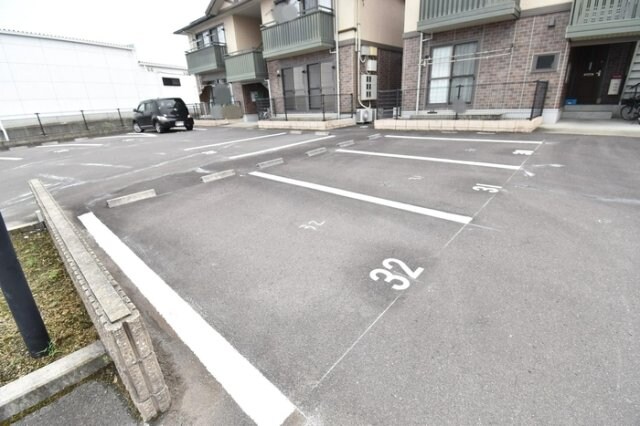 物件外観写真7　(駐車場)