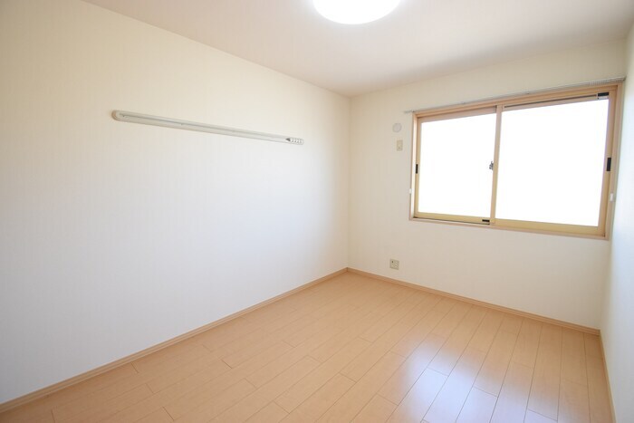 物件内観写真13　(北西洋室６帖)