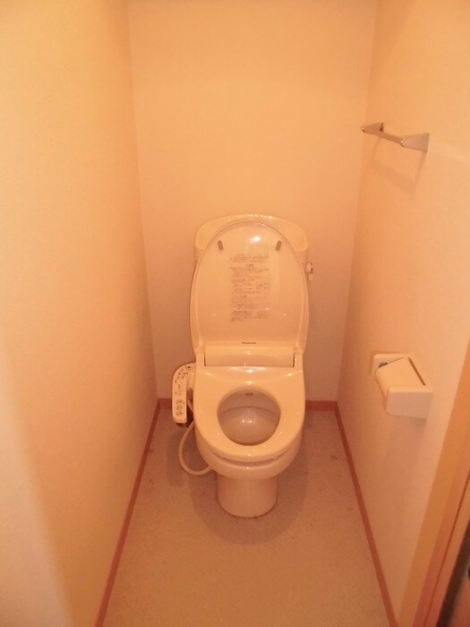 物件内観写真10　(温水洗浄暖房便座)