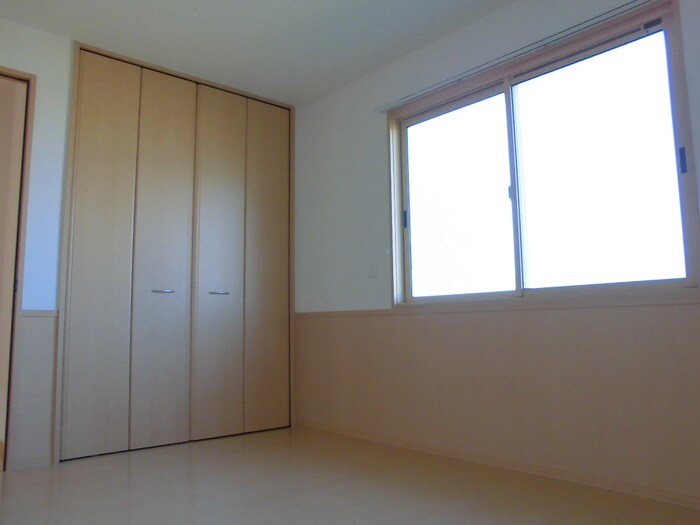 物件内観写真12　(洋室6帖)