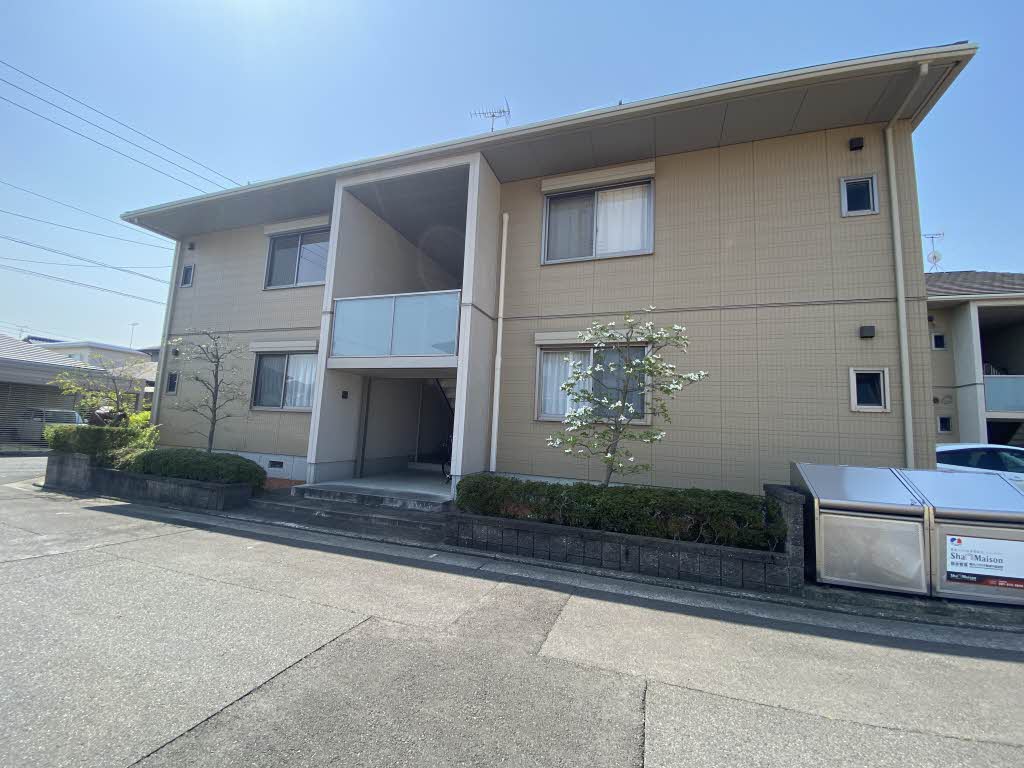 ルミエール松縄 A棟