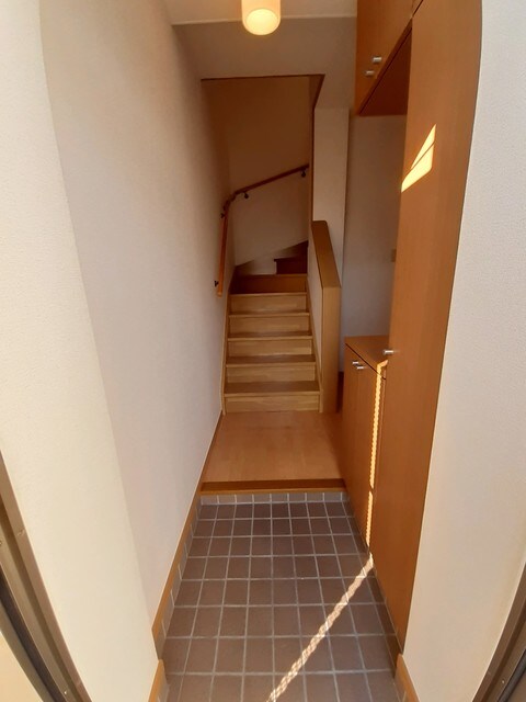 物件内観写真12　(玄関)