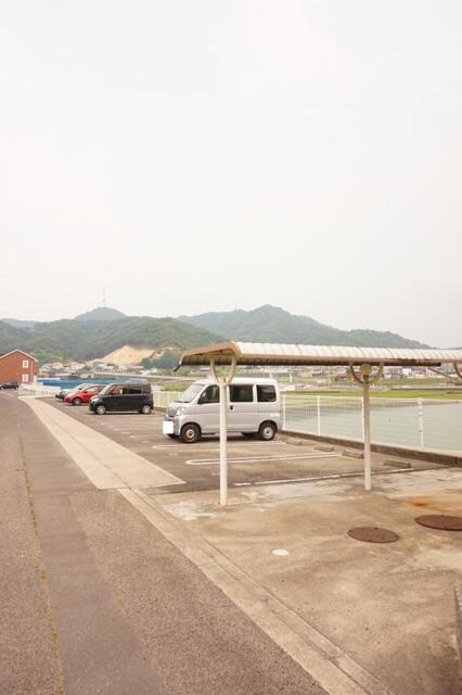 物件外観写真9　(駐車場)