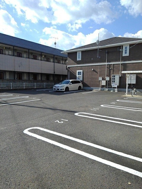 物件外観写真2　(駐車場)