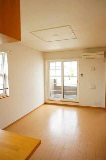 物件内観写真5　(居室・リビング)