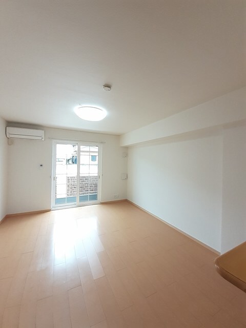 物件内観写真8　(居室・リビング)