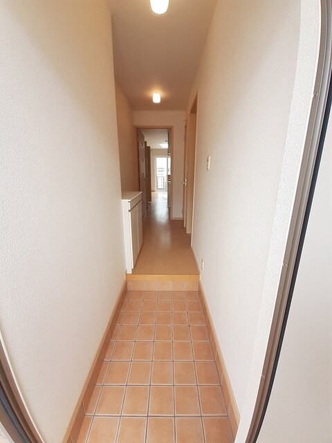 物件内観写真11　(玄関)