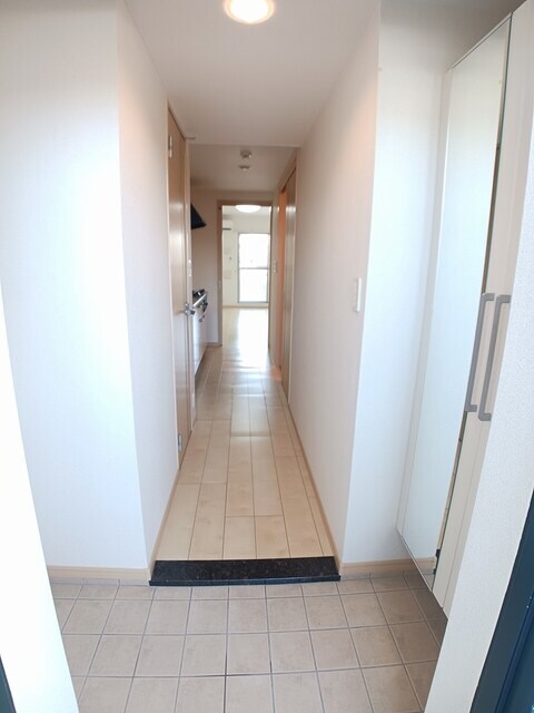 物件内観写真10　(玄関)