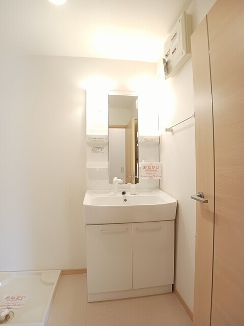 物件内観写真11　(洗面所)