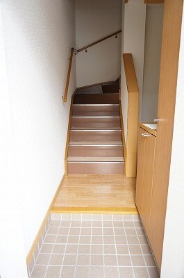 物件外観写真2　(玄関)