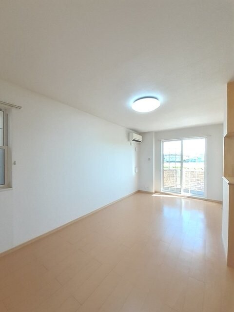 物件内観写真4　(居室・リビング)