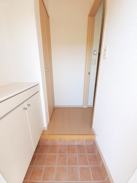 物件内観写真10　(玄関)