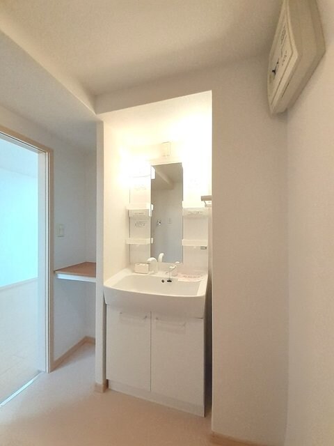 物件内観写真11　(洗面所)