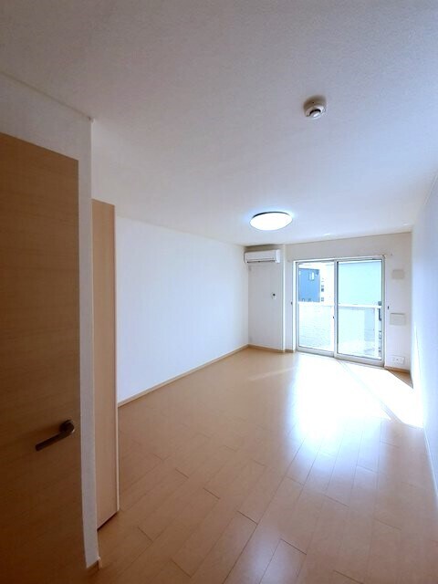 物件内観写真4　(居室・リビング)