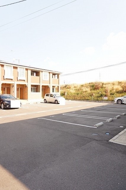 物件外観写真3　(駐車場)