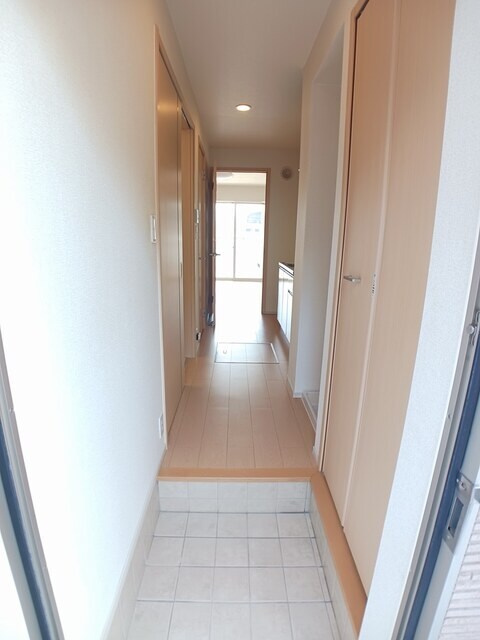 物件内観写真12　(玄関)