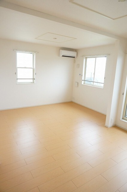 物件内観写真7　(居室・リビング)