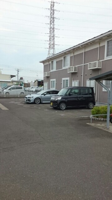 物件外観写真3　(駐車場)