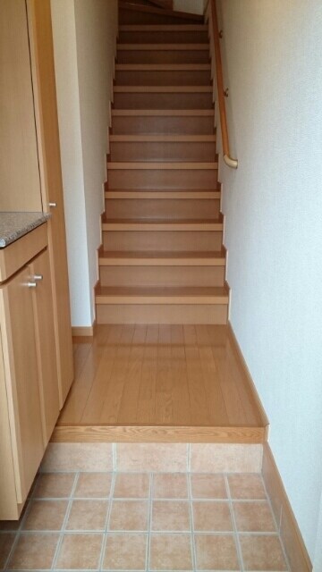 物件内観写真13　(玄関)