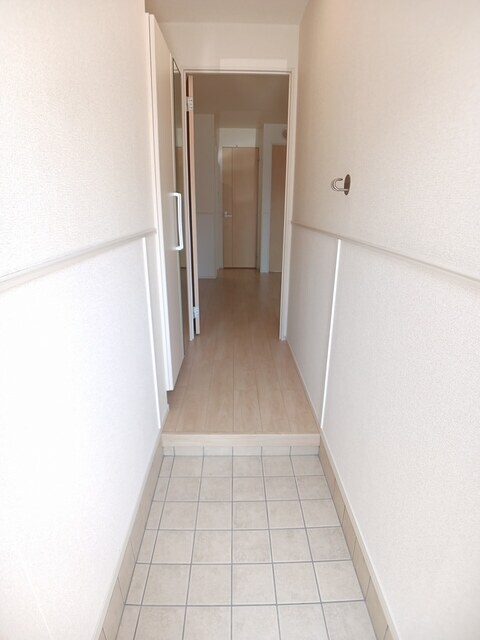 物件内観写真11　(玄関)