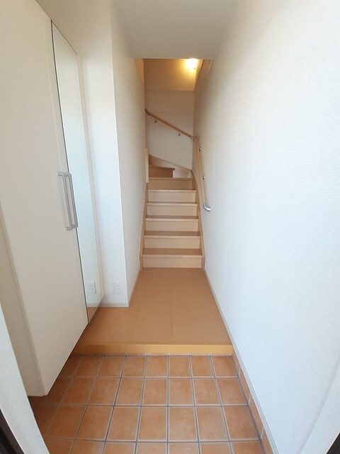 物件内観写真12　(玄関)