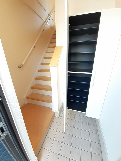 物件内観写真12　(玄関)