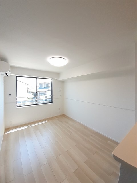 物件内観写真8　(居室・リビング)