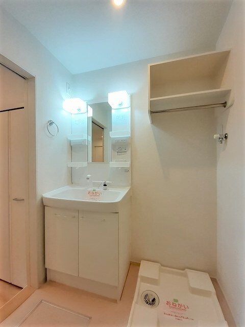 物件内観写真6　(洗面所)