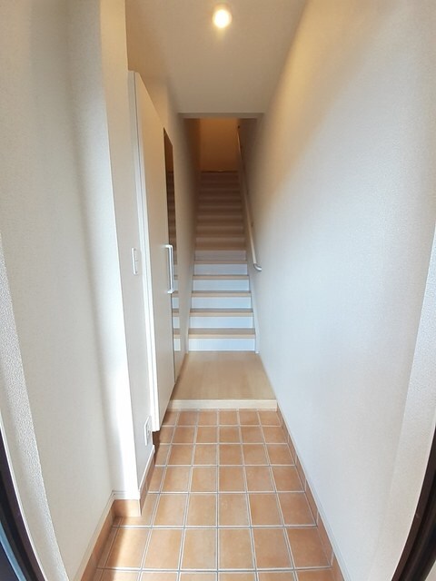 物件内観写真12　(玄関)