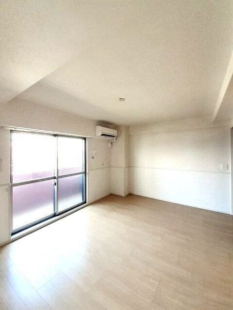 物件内観写真8　(居室・リビング)