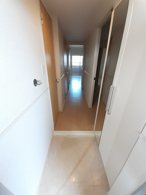 物件内観写真11　(玄関)