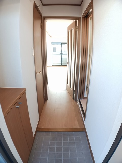 物件内観写真10　(玄関)