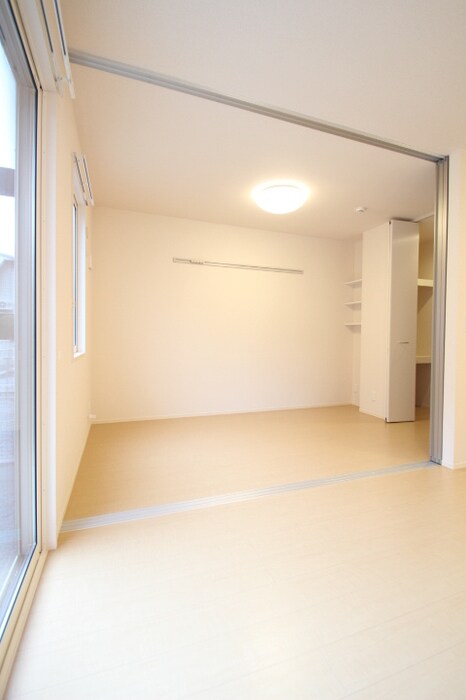 物件内観写真7　(洋室4.9帖)