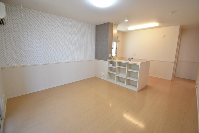 物件内観写真7　(ＬＤＫ１３．５帖)