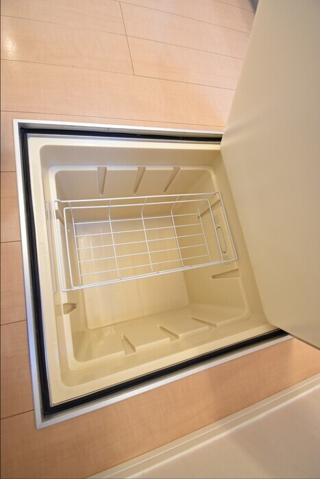 物件内観写真9　(床下収納)