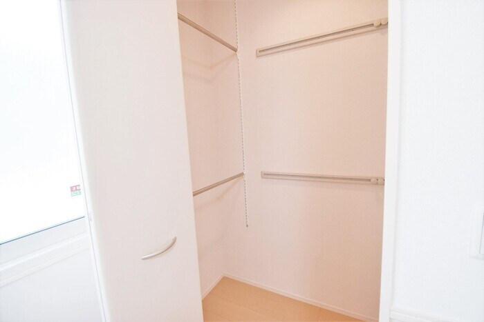 物件内観写真17　(ワンステップクローゼット)