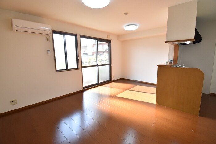 物件内観写真3　(ＬＤＫ１３帖)