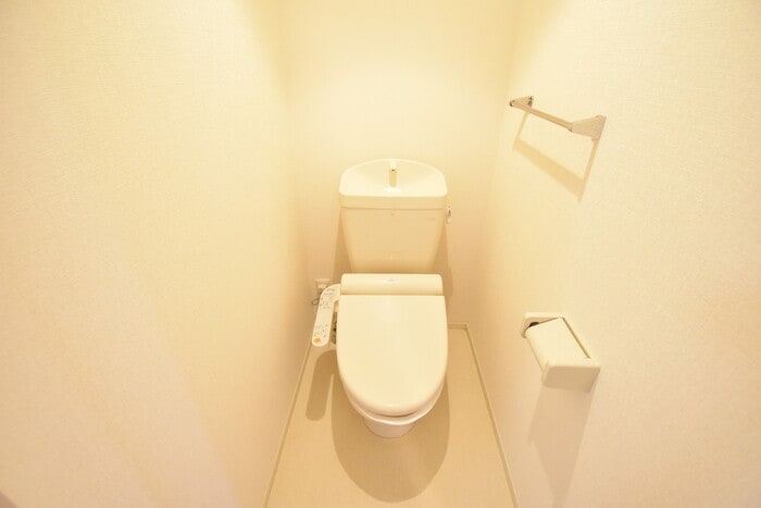 物件内観写真8　(温水洗浄暖房便座)