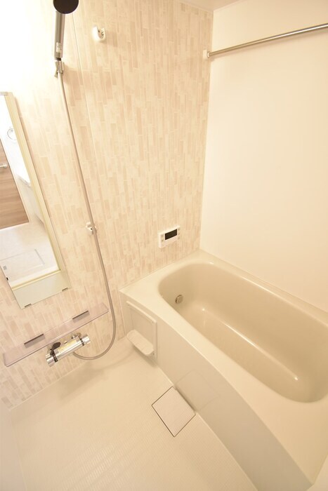 物件内観写真5　(ユニットバス（追い焚き機能付き）)