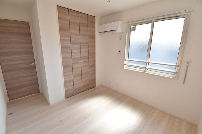 物件内観写真9　(洋室５．１帖)