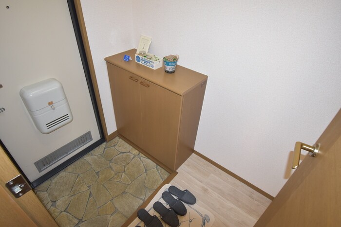 物件内観写真12　(玄関)