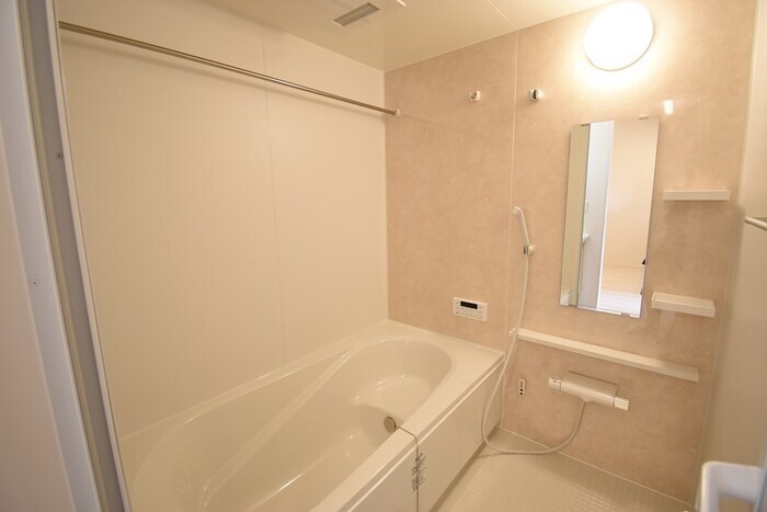 物件内観写真5　(ユニットバス（浴室換気乾燥機付き）)