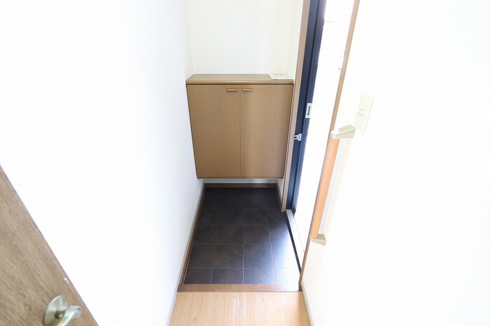 物件内観写真10　(玄関)