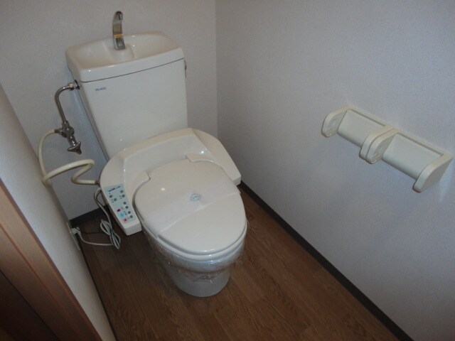 物件内観写真5　(シャワー付トイレ)