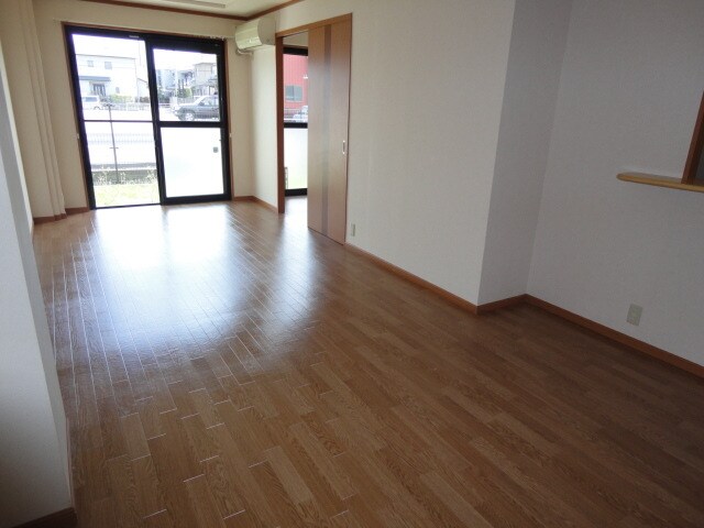 物件内観写真10　(リビング)