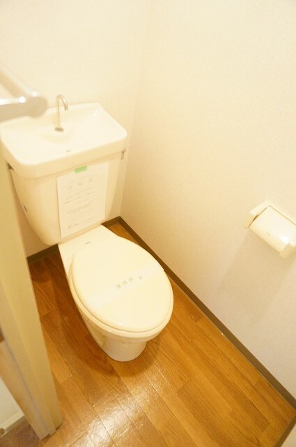 物件内観写真8　(トイレ)