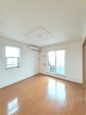 物件内観写真7　(居室・リビング)