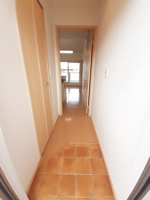 物件内観写真12　(玄関)