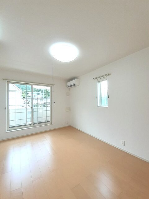 物件内観写真8　(居室・リビング)